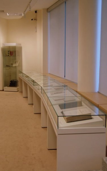 Напольные витрины Opal с микроклиматическим оборудованием в Государственной Библиотеке Беларуси (Минск)